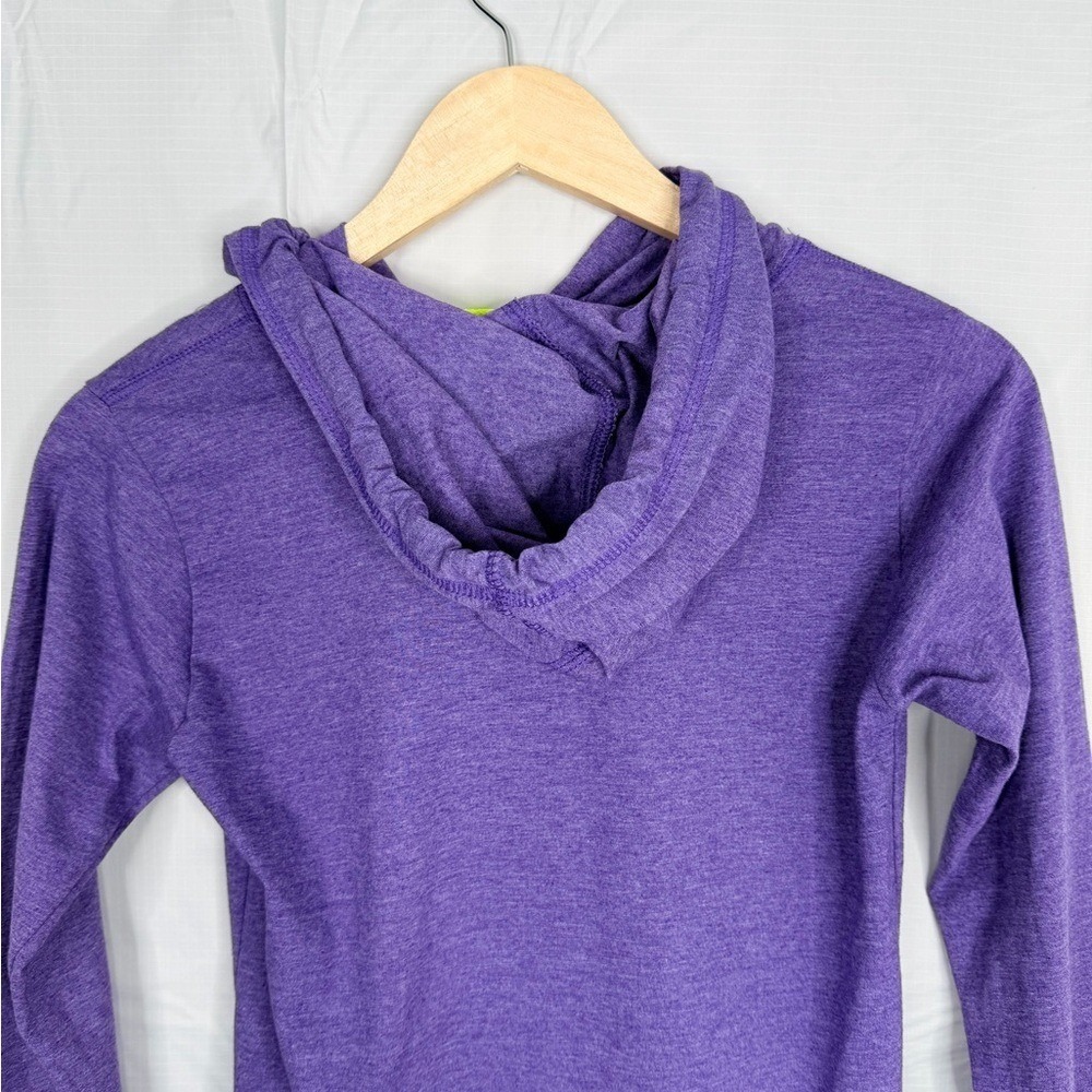 Hooters Chicago Purple Long Sleeve Hoodie Logo Graphic NWT Size Small - Picture 5 of 9
